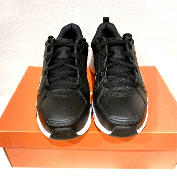 Nike - Picture 2 of 4